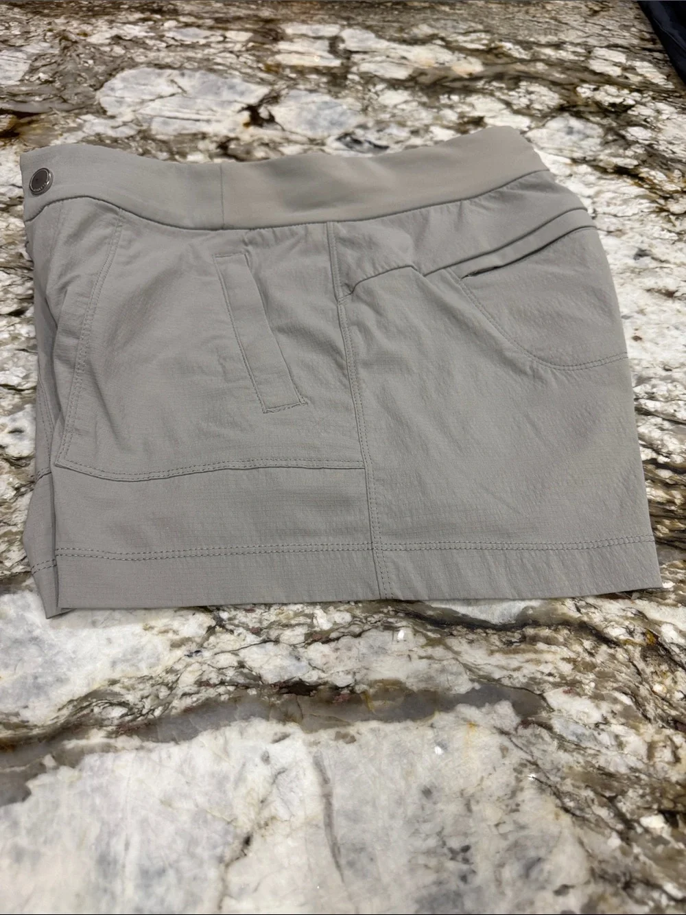 Athleta Trekkie North Shorts Gray Hiking Utility Trail Lightweight Gorpcore Sz 2